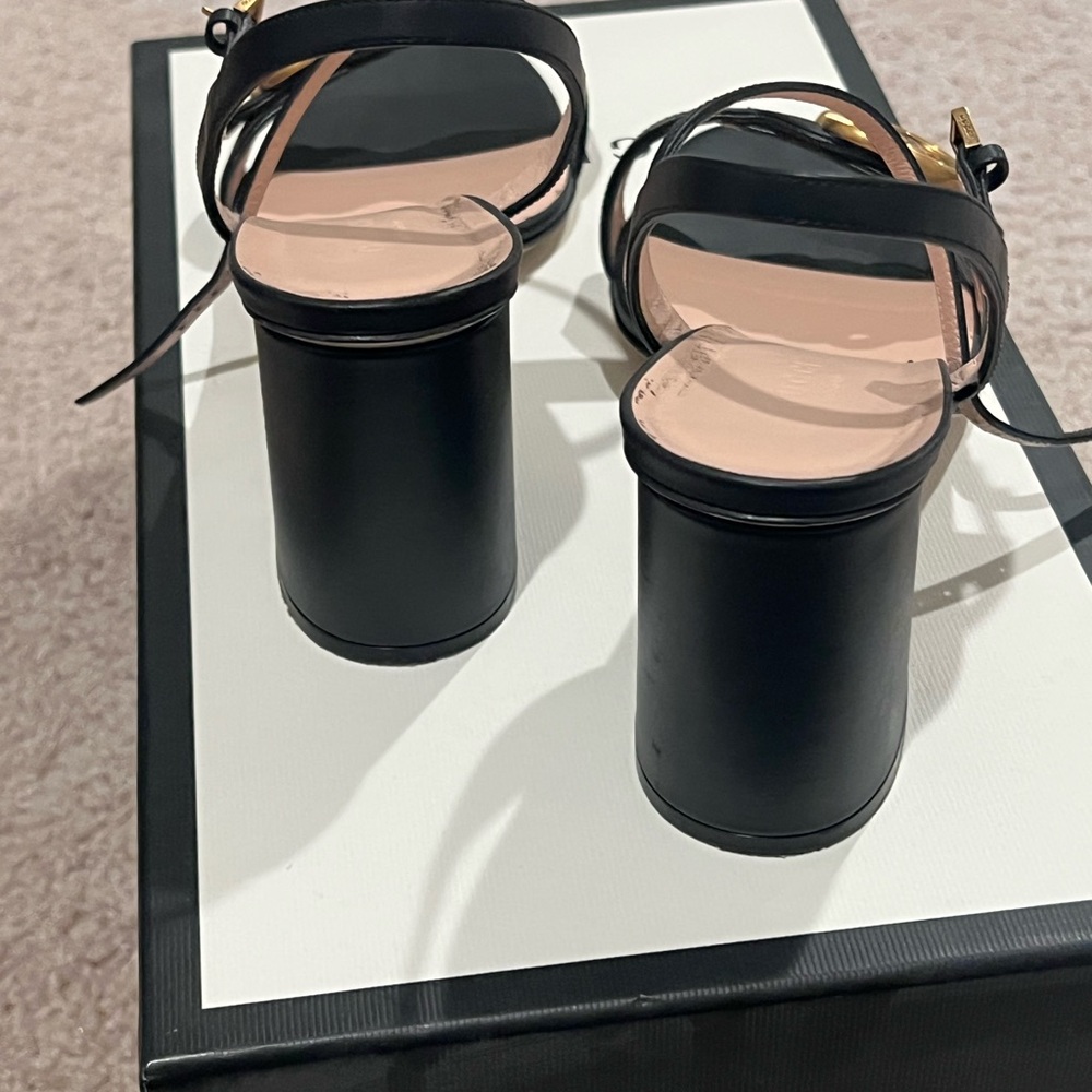Gucci Black and Gold Stiletto Heels with GG Logo - Picture 3 of 7